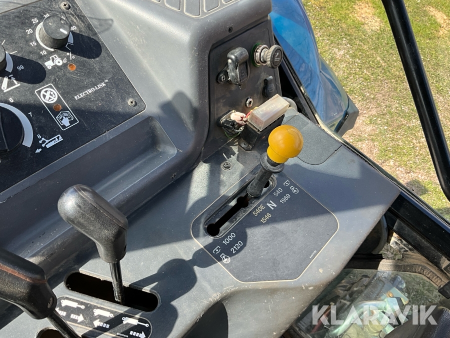 Traktor New Holland 8560
