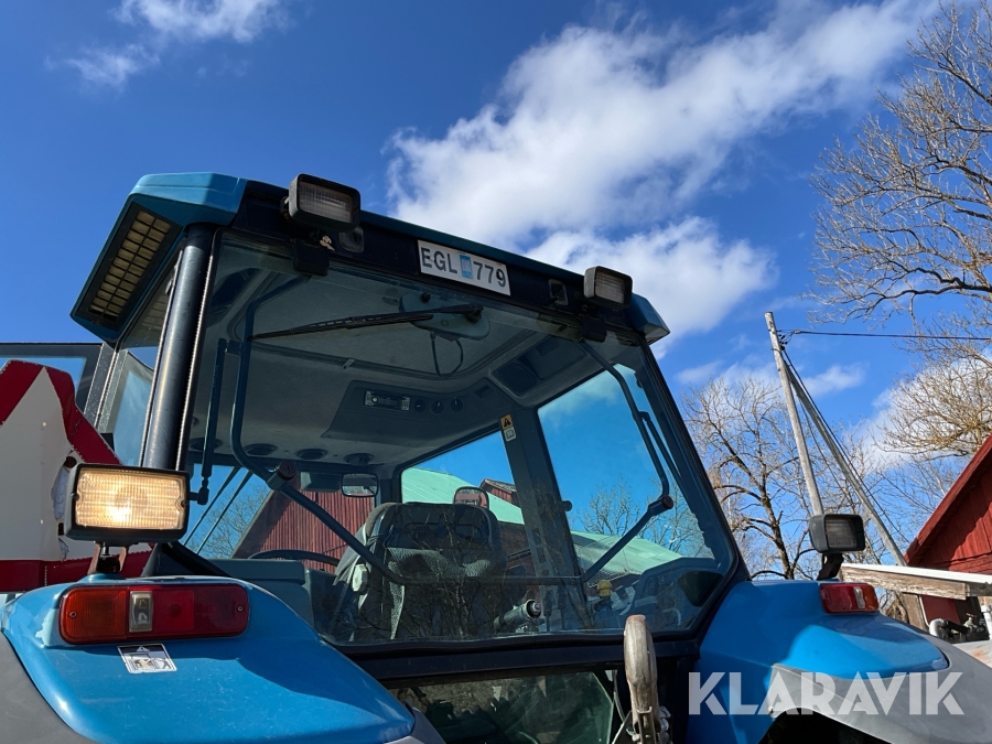 Traktor New Holland 8560