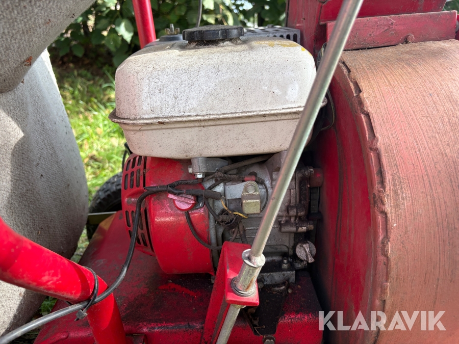 Lövsug med Honda-motor GX160 5.5
