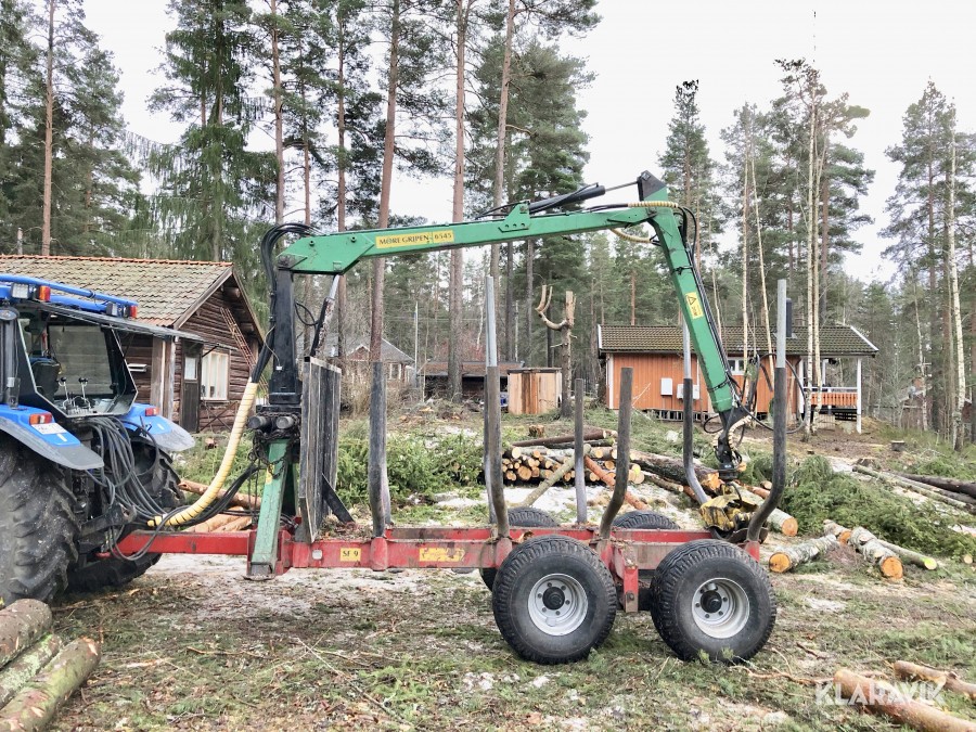 Skogsvagn med kran Möre SF9