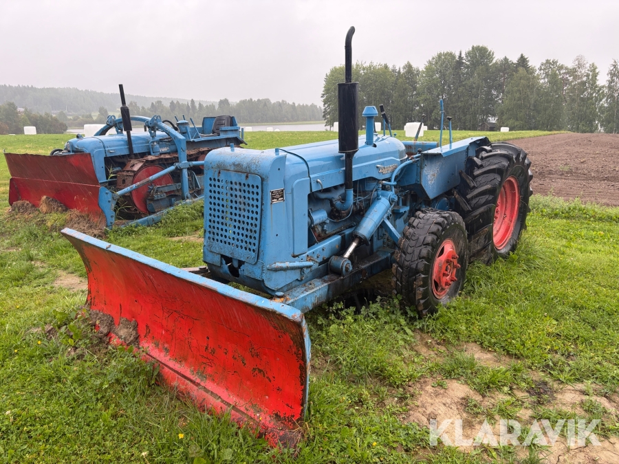 Veterantraktor Fordson Major 4BD med Schaktblad
