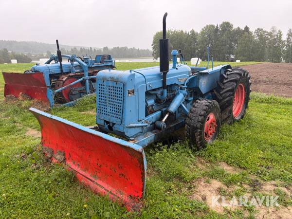 Veterantraktor Fordson Major 4BD med Schaktblad
