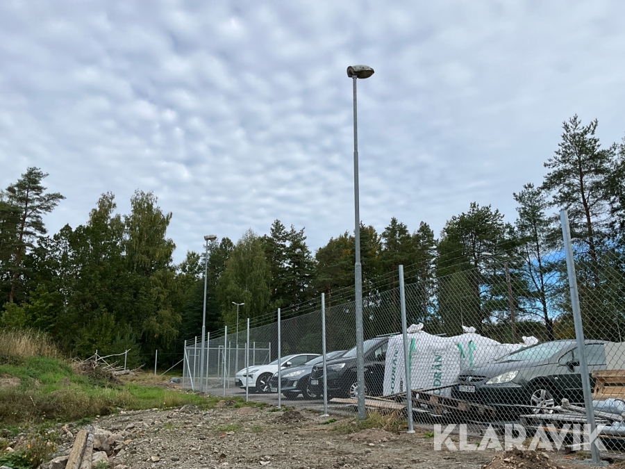 Belysningsstolpe 6 meter med armatur och betongfundament 2st