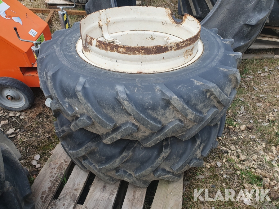 Dubbelmontage till traktor Klebe´r 11.2 -24