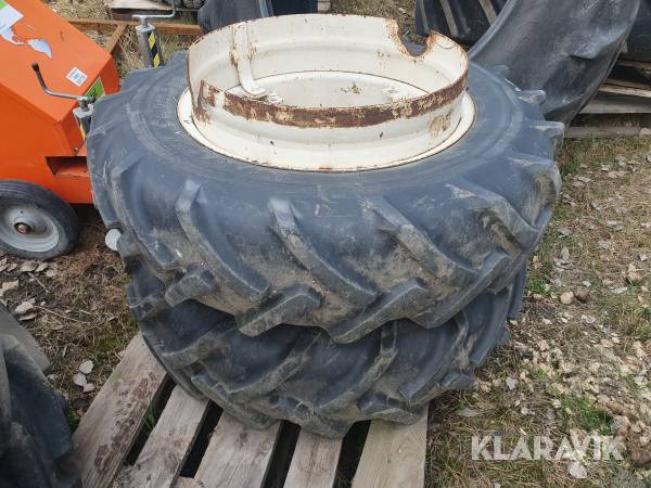Dubbelmontage till traktor Klebe´r 11.2 -24