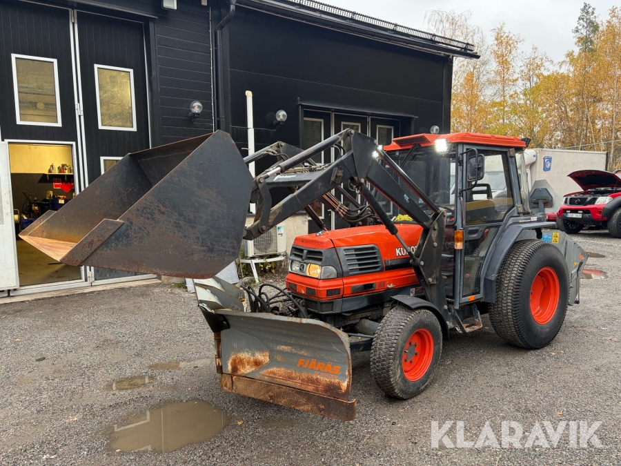 Traktor Kubota L4200 med lastare och redskap
