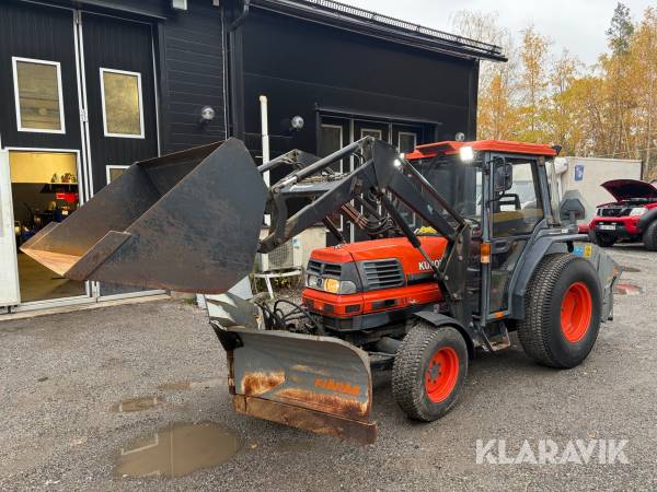 Traktor Kubota L4200 med lastare och redskap