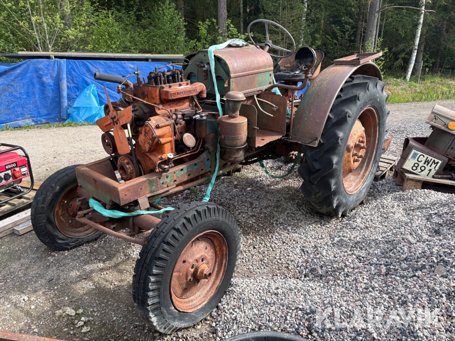 Veterantraktor Bolinder-Munktell BM-230 med extra delar