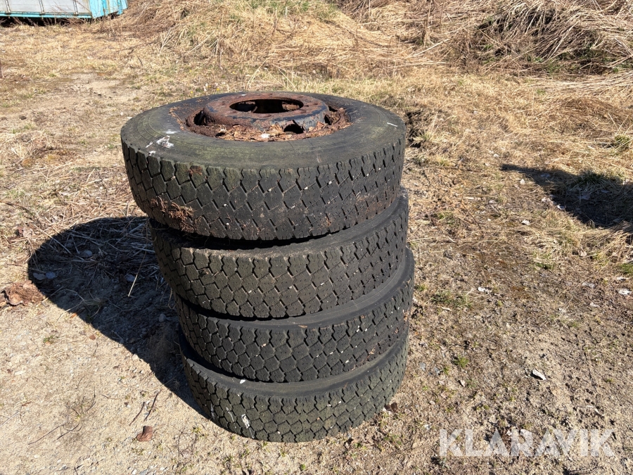 Däck med fälg 9.5R 17.5 4st