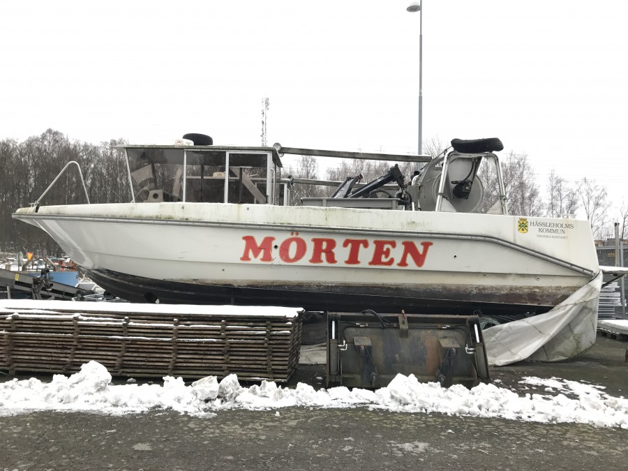 Båt med trålutrustning