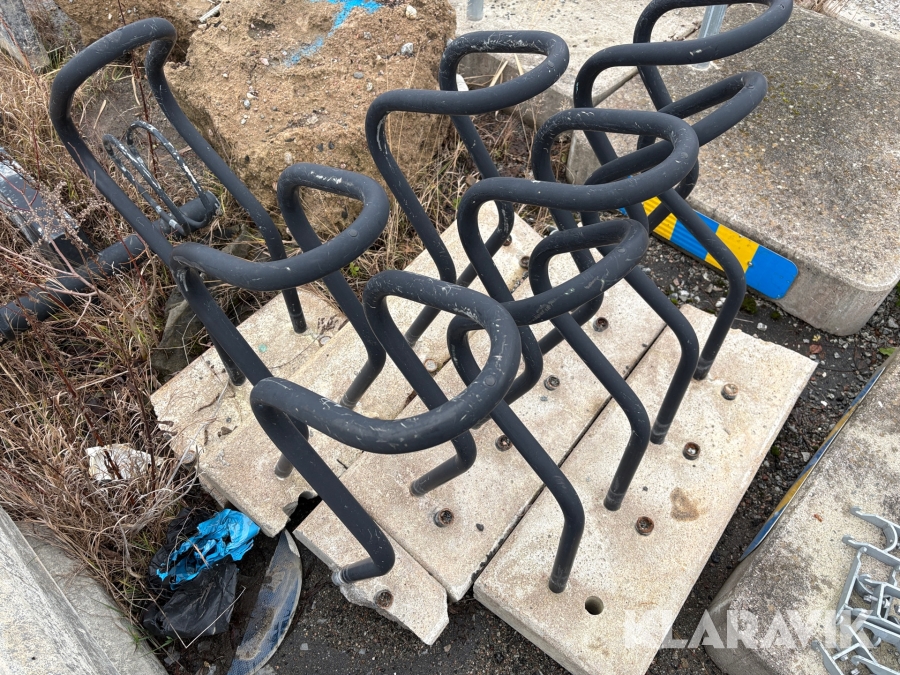 Cykelställ med betongfundament