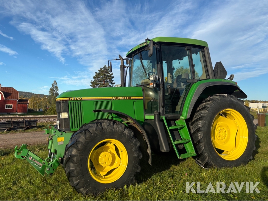 Traktor John Deere 6800 med frontlyft 4WD