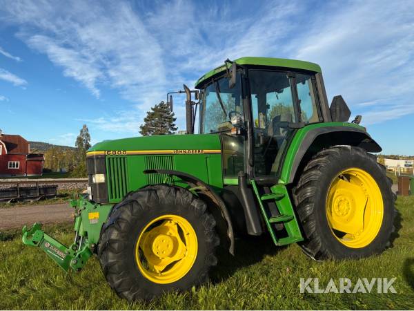 Traktor John Deere 6800 med frontlyft 4WD