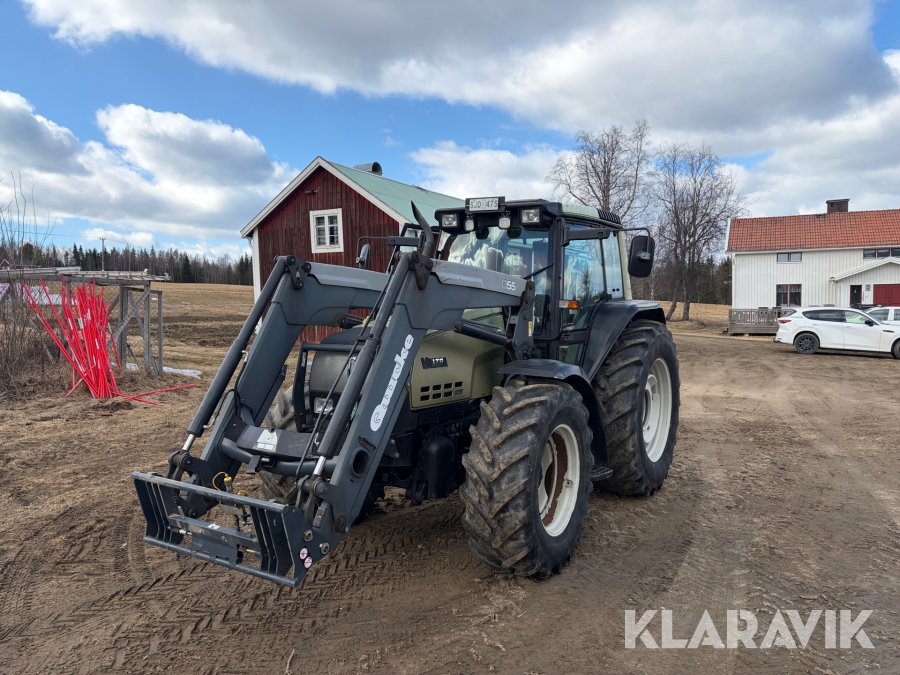 Traktor Valtra 6650-4 med frontlastare