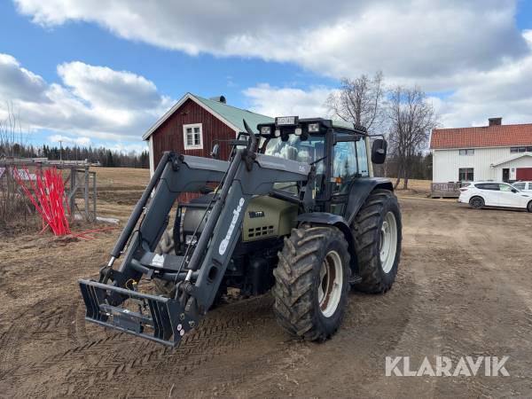 Traktor Valtra 6650-4 med frontlastare