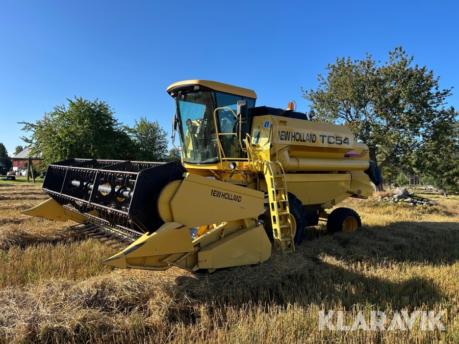 Skördetröska New Holland TC56 15ft