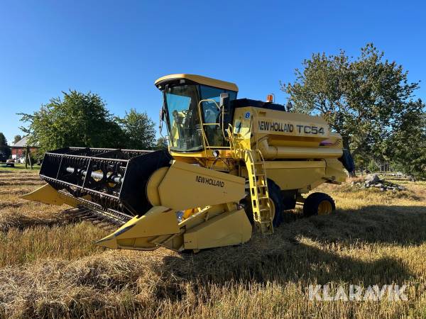 Skördetröska New Holland TC56 15ft