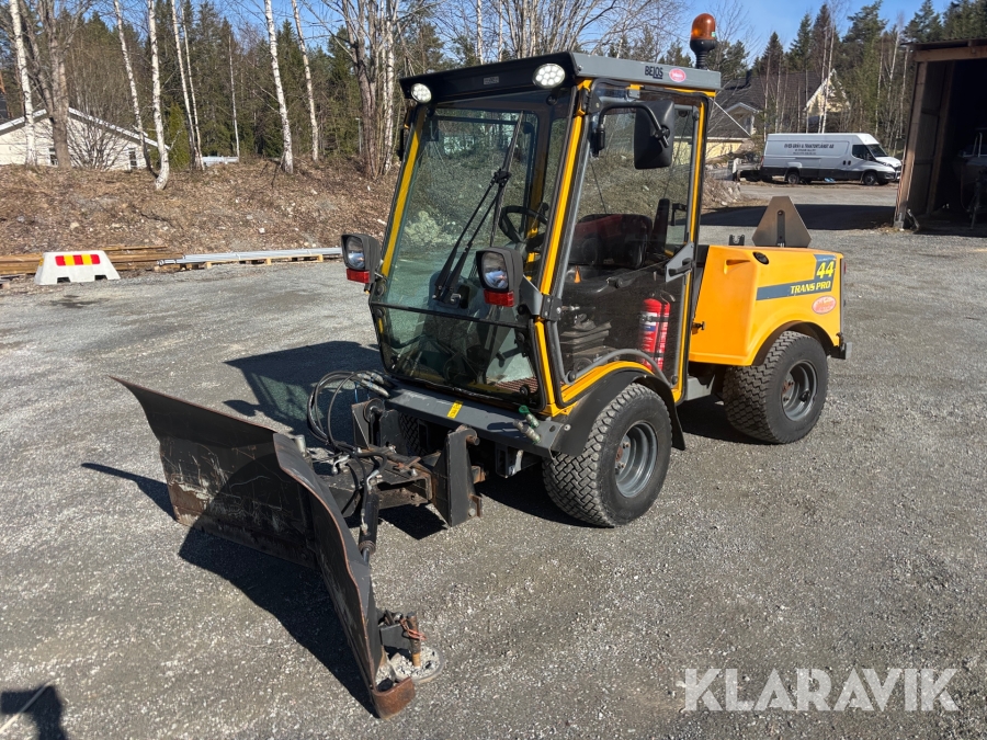 Redskapsbärare Belos Trans Pro 44 med Vikplog
