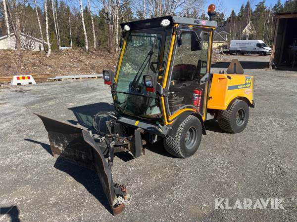 Redskapsbärare Belos Trans Pro 44 med Vikplog