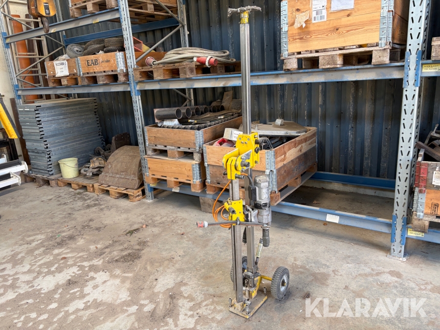 Kärnborrmaskin med stativ DR.BENDER EBL 33