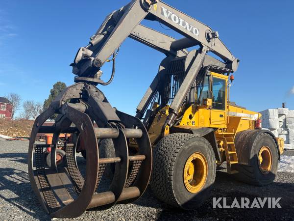 Hjullastare med höglyftande timmergrip Volvo L180C
