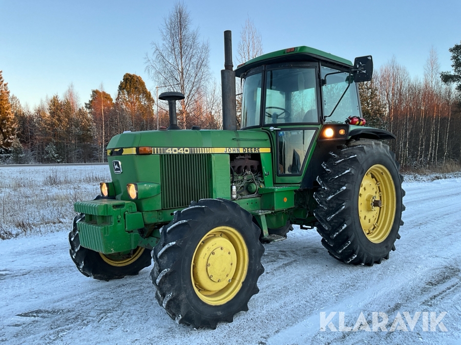 Traktor John Deere 4040