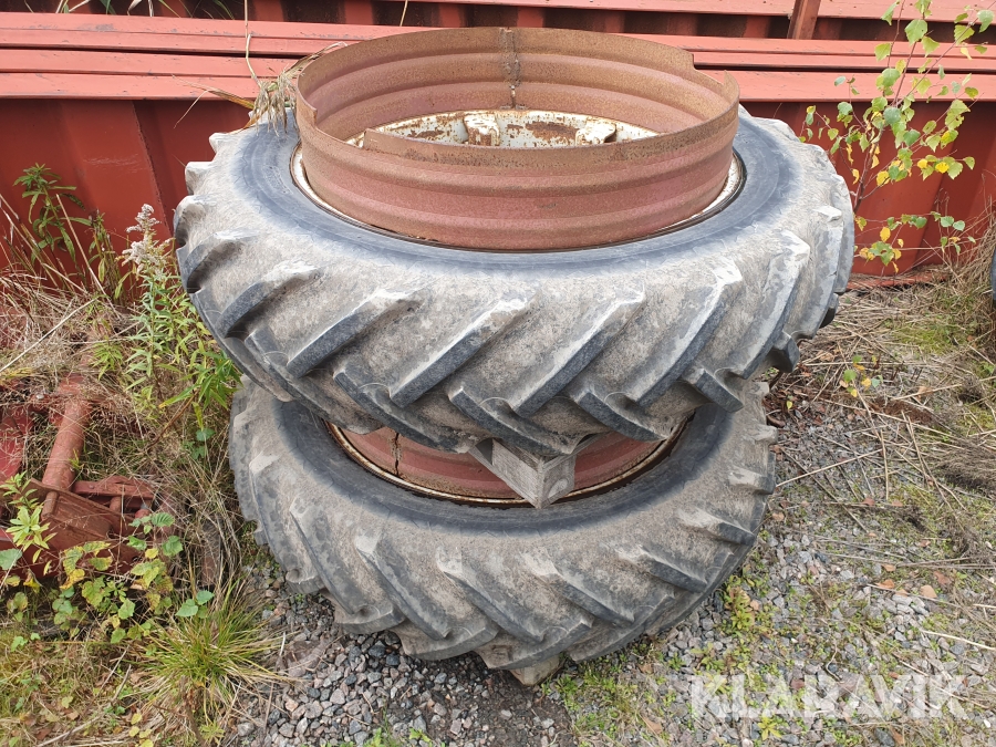 Dubbelmontage till traktor Goodyear 13.6-38 2st