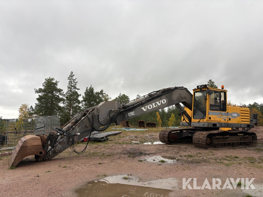 Grävmaskin Volvo EC230B med borrrigg