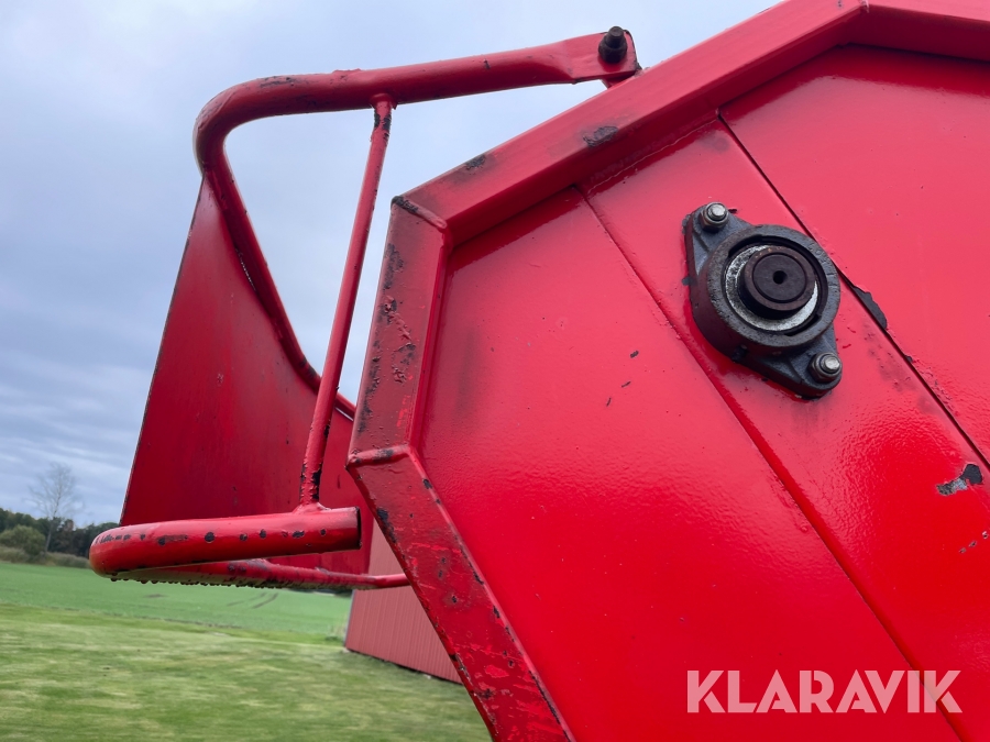 Klaravik Auktioner | Rundbalsupprullare Trejon Rullman