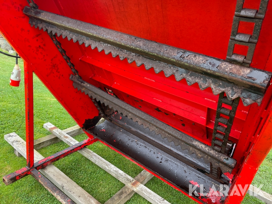 Klaravik Auktioner | Rundbalsupprullare Trejon Rullman