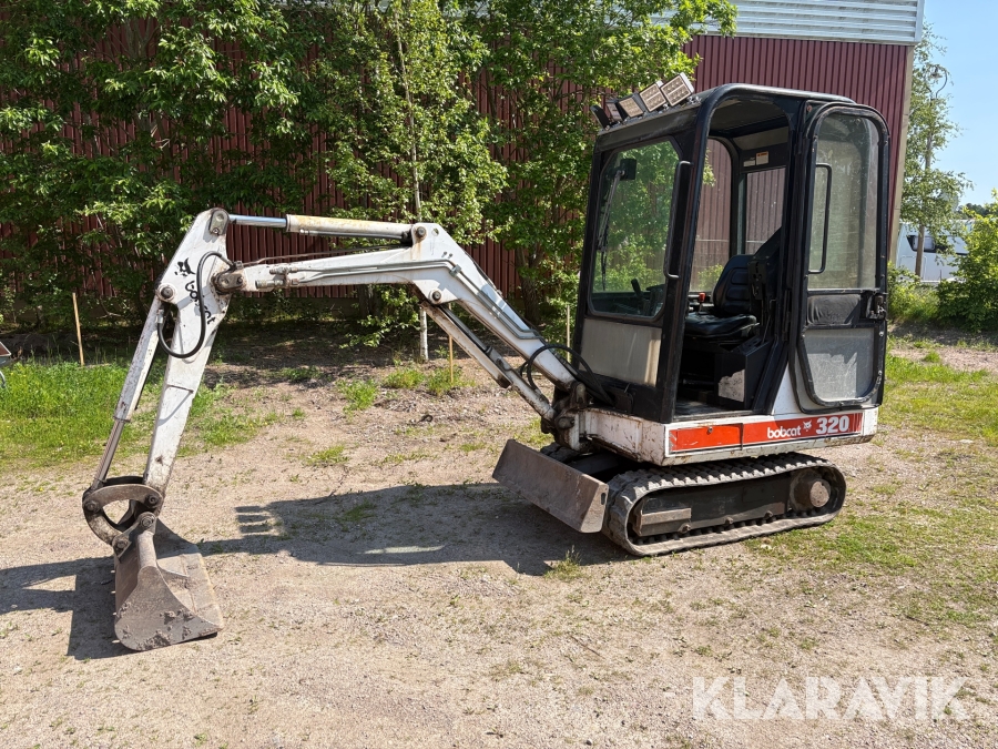 Grävmaskin Bobcat 320 med släp och skopa