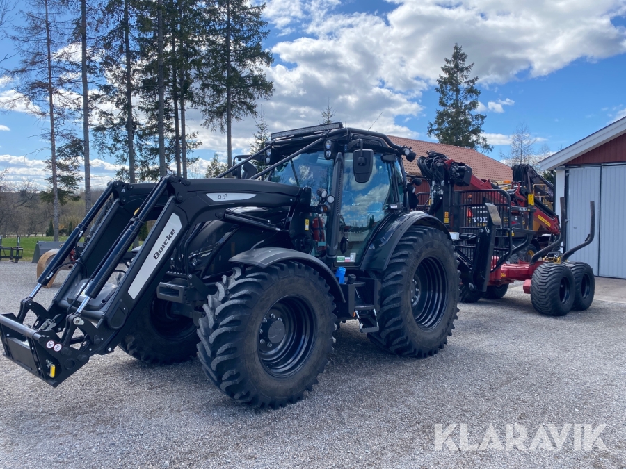 Traktor Valtra N134 Direct Unlimited med skogsvagn