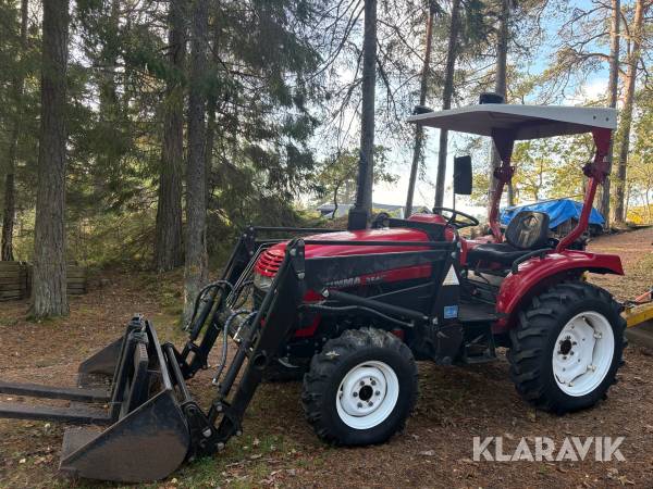 Traktor Jinma 354E med flera redskap