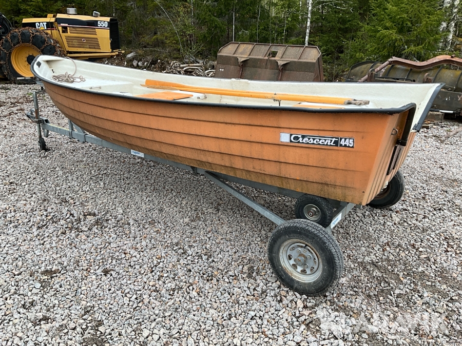 Båt Crescent 445 med kärra