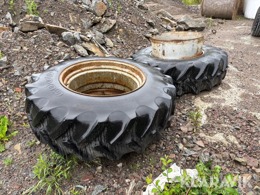 Dubbelmontage 16.9R30 Goodyear Super Traction 2 st 