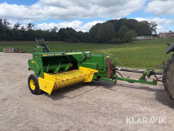 Småbalspress John Deere 359