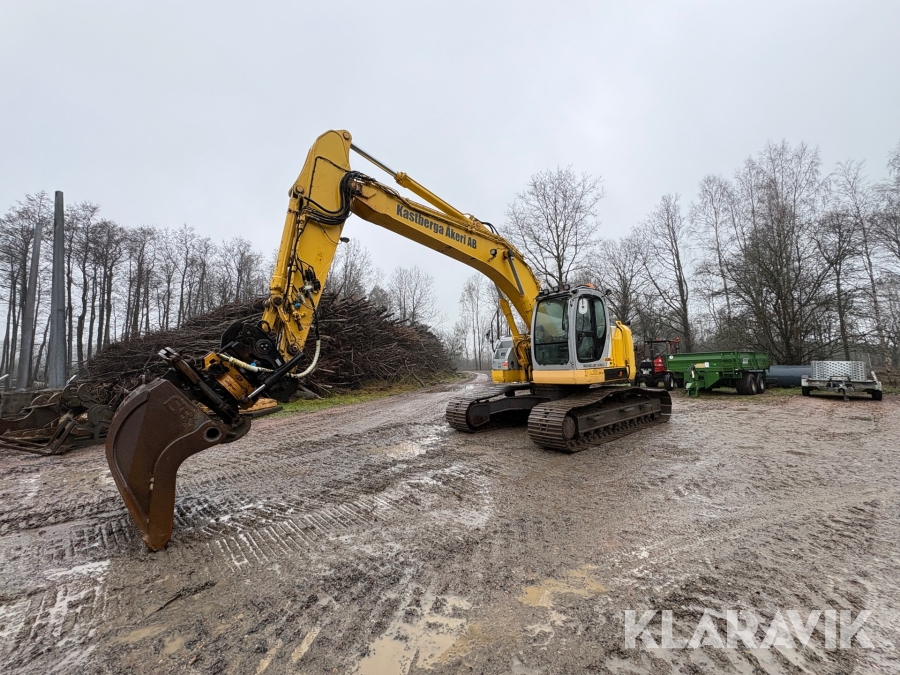 Grävmaskin New Holland / Kobelco E 235 SR med tillbehör