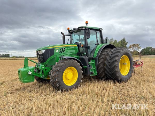 Traktor John Deere 6155M med dubbelmontage