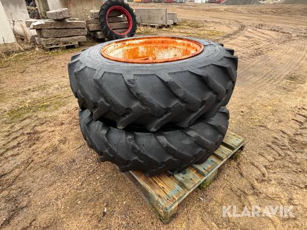 Dubbelmontage Goodyear 12.4-24