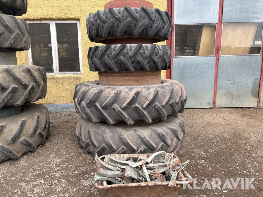 Dubbelmontage 18.4-38 och 13.6R28 4st