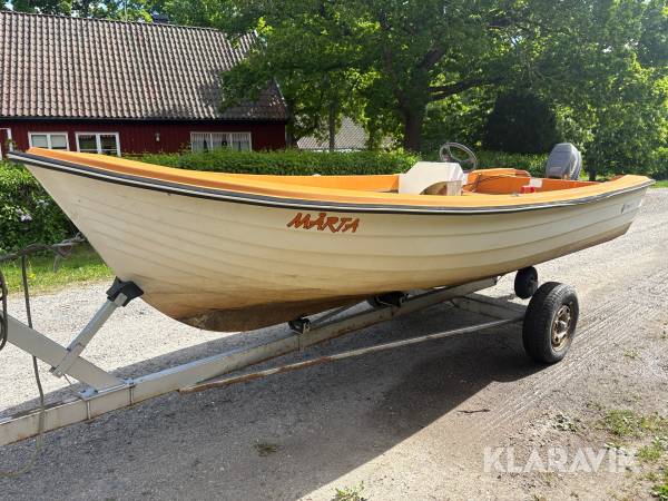 Styrpulpetbåt med släp Uttern 495