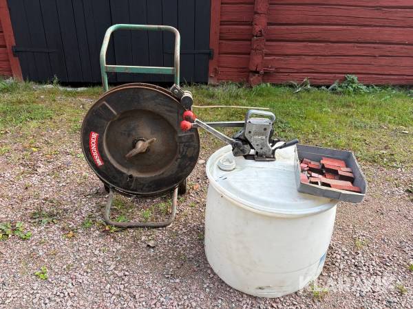 Bandningsmaskin med stålband Signode DF 9A och klämmor