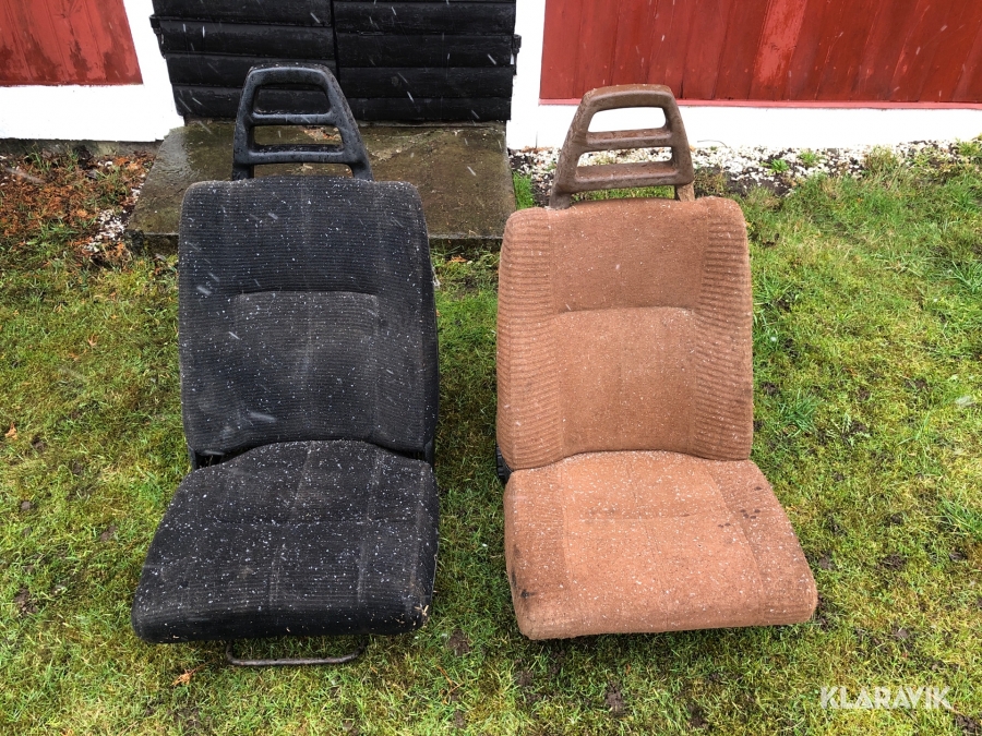 2 st stolar till Volvo 240 serien och 1 st bakplåt till Volvo 240 serien 