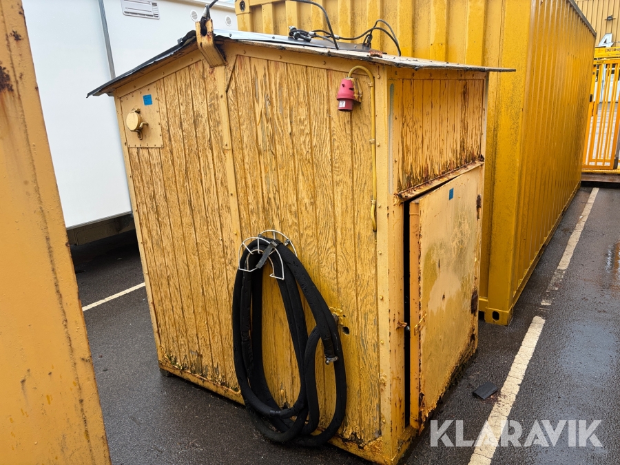 Vattentank med pump ca 1000L