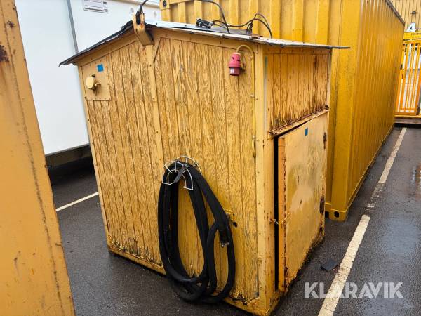 Vattentank med pump ca 1000L