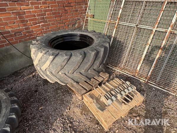 Dubbelmontage Trelleborg TM800 540/65 R 30 med klämmor