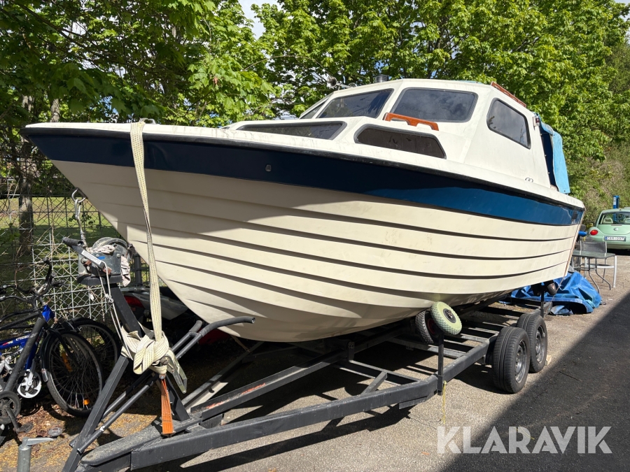 Kabinbåt Volvo Penta med båtsläp