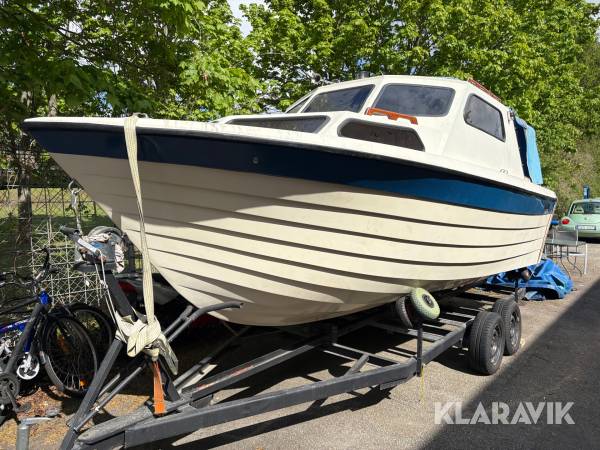 Kabinbåt Volvo Penta med båtsläp