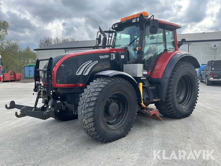 Traktor Valtra T162 med underbett