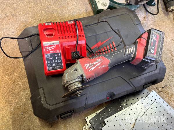 Vinkelslip med batteri och låda Milwaukee M18 FSAG125X